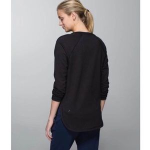 LULULEMON Pullover Sweatshirt V-
Neck Telemark Print / Black Size 8